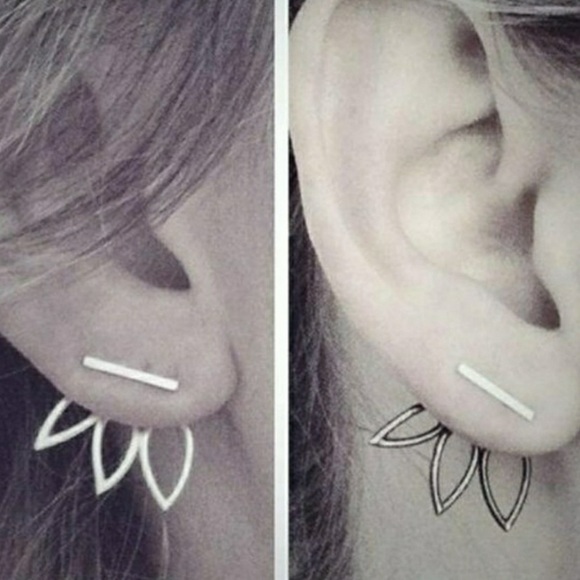 Lotus Bar Cuff Earring in Silver Tone - Picture 5 of 7